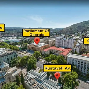 city-center-2bdr-apartment-near-rustaveli-av.alltbilisihotels.com/