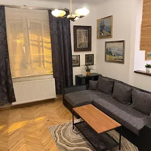 https://apartments-restaurant-tkalcovsky-dvur.praguehotelsweb.com